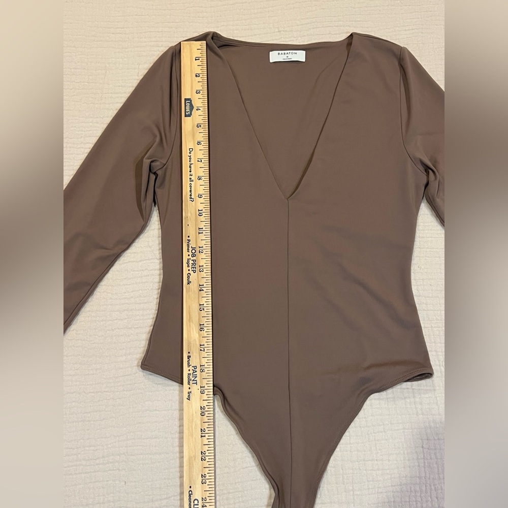 Aritzia Babaton Contour V-Neck Long Sleeve Bodysuit Deep Brown Size Medium - Picture 13 of 14
